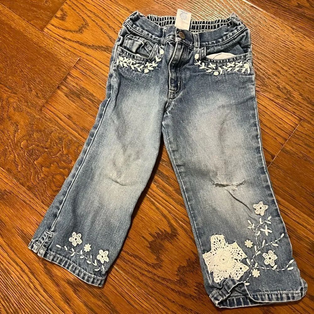 Old Navy girls embroidered jeans size 3T